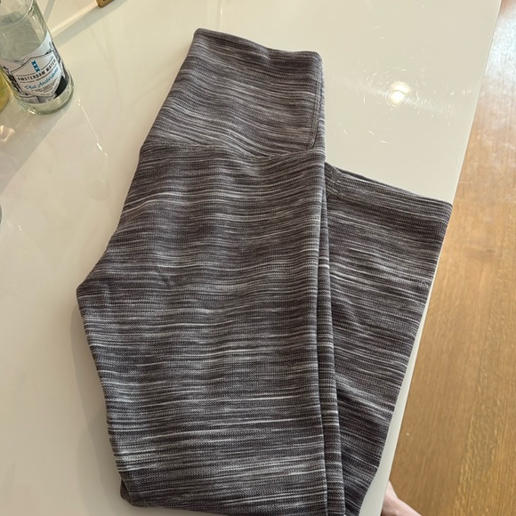 Lululemon cropped leggings - Picture 2 of 5